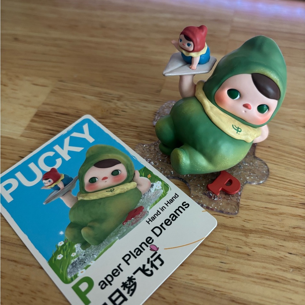 Pucky POPMART Hand in Hand Figure